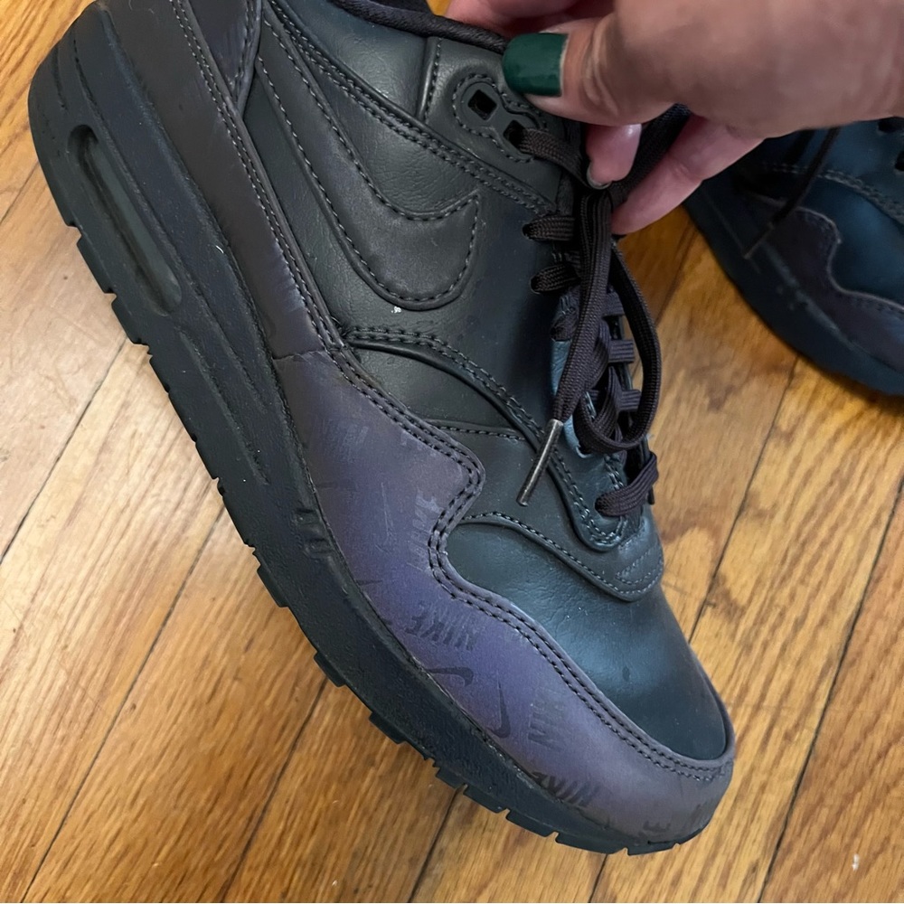 Nike Air Max 1 LX LUX Logo Print Women Sz 8.5 Shoe purple Oil Grey 917691-001